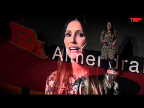 Periodismo vivencial: vivirlo para contarlo | Adela Úcar | TEDxAlmendraMedieval