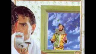 Watch Richard Thompson Yankee Go Home video