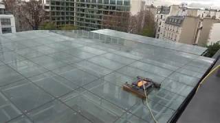 SolarCleano cleaning robot for glass roof cleaning