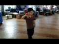 ولد صغير افغاني يهز جده سوق الخيمه