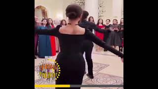 Kadın Ve Adamın Harika Dans Gösterisi