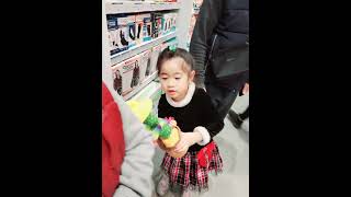 James Jacqueline Cheng Dancing Catus Trees In Yellow Hat Trying Free Candy Samples