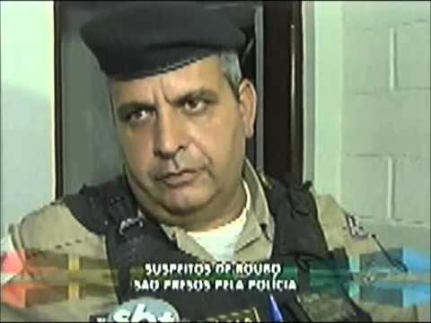 Dois são presos suspeitos de roubos e com farda da PM