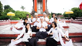 Mualisasi Puisi Bahasa Balipuput Makaput Kelompok