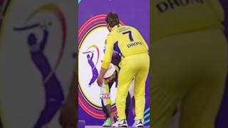Arijit Singh Touced Feet As Ms Dhoni At Ipl Opening Ceremony