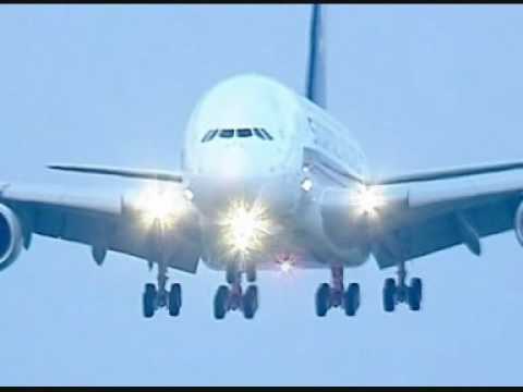 SIA A380 lands in Singapore