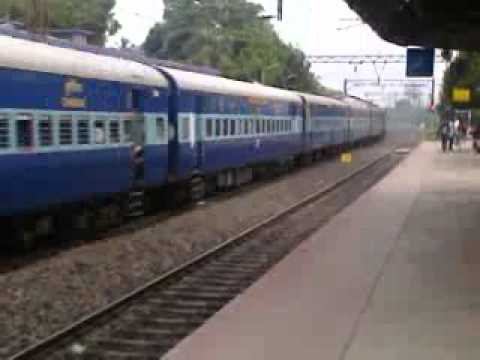 RAJDHANI EXPRESS RUNNING IN INDIA