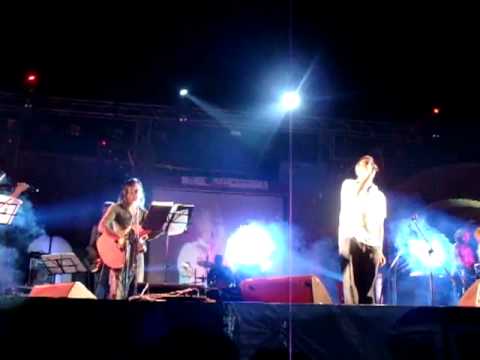 Manoj George performing Aa Bhi Jaa live with Lucky Ali.