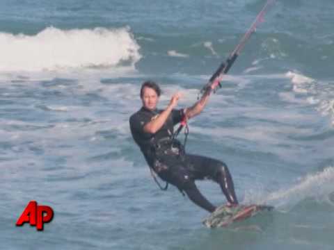Fla. Kiteboarder Surrounded, Killed by Sharks