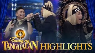 Tawag ng Tanghalan: Vice Ganda abruptly pulls Vhong's shirt