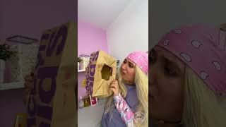 من يحصل على البرجر الكبير؟ 🍔😱 النمل ضد الفتاة 🐜🙍♀️