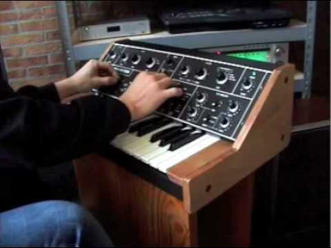 Synthesizer Korg 770