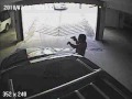 Ladron intentando robar una camioneta blindada
