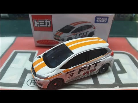 (ToysRus special)Tomica unboxing no.66 Honda Fit (have stickers) Ladies and Gentlemen. This time, small MPV from Toyota and Honda are competing on the spec try to persuade the lover for ...