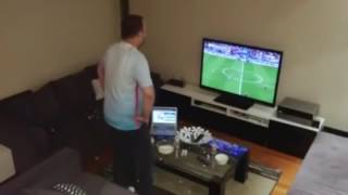 Kocasına Milli Maç Izlerken Şaka Yapan Kadın