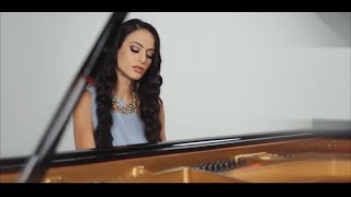 Sandra Stefanova | Dubai based female Singer & Pianist 2022