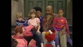 Clic Sesame Street - Placido Flamingo Sings The Shirt Of Seville With Elmo Gordon And The Kids 19