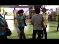 Gun 3/2/56 แฟนคลับ อุบล รอรับที่สนา