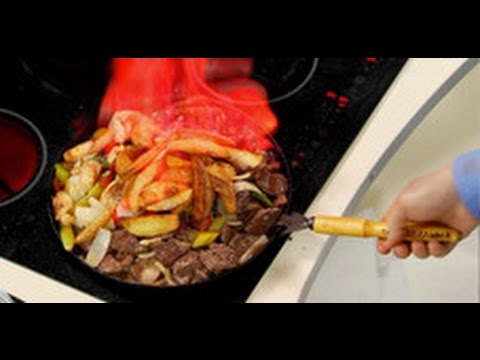Жареное мясо с картошкой в сковородке фламбированное / Илья Лазерсон / Обед безбрачия Жареное мясо с картошкой в сковородке фламбированное / Илья Лазерсон / Обед безбрачия