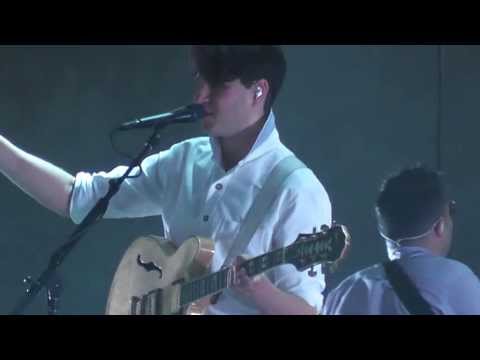 vampire-weekend-diane-young-live-coachella-2013.html