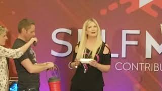 Tori Spelling and Grant Thompson eating cheeseballs