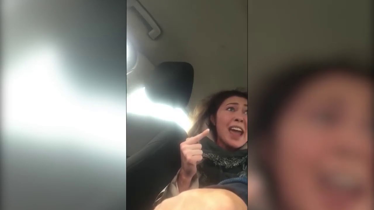 Пассажирка с великанскими буферами шпилится с таксистом