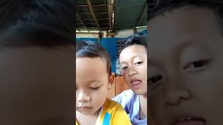 Adek Kakak Peluk Cium Peluk Cium