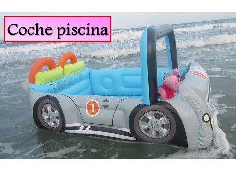 Peppa y George se bañan con una piscina de coche gigante en la playa | Peppa Pig en español