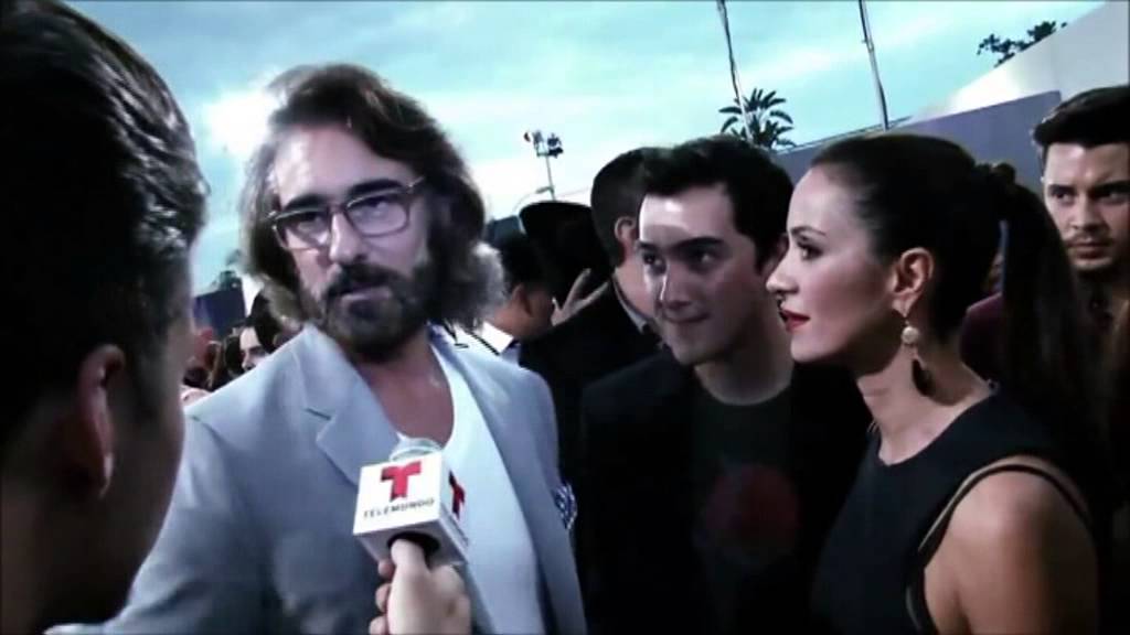 Catherine Siachoque con su hermano Sebastian en Premios Tu Mundo 2013