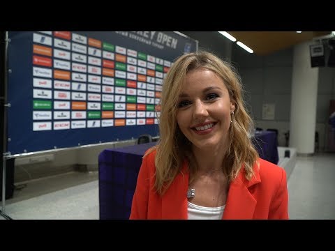 "Я очень люблю лёд!": Юлианна Караулова - о выступлении на хоккее в Сочи
