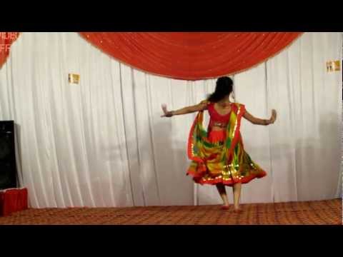 DANCE ON HOTHO PE AISI BAAT AND APLAM CHAPLAM AT SUMMER SLASH...