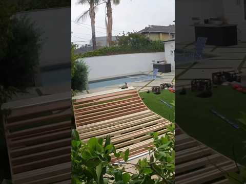 Building a #miniramp in #BeverlyHills ‼️🔨 #ramp #miniramps #skateboarding #skateramp #skate