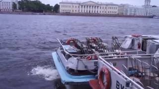 Видео Санкт-Петербург Адмиралтейская набережная пешком 20.07.16 от Vitali Pogosian, Адмиралтейская набережная, Санкт-Петербург, Россия