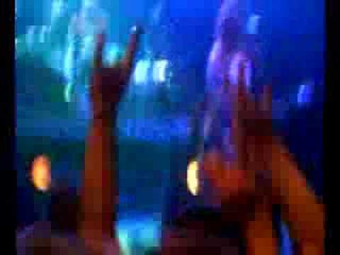 Halo by Machine Head live at the Ambassador Hotel in Dublin 18/11/2007 And sorry for the sound being muffled, i was 3 meters from the speakers so its a bit