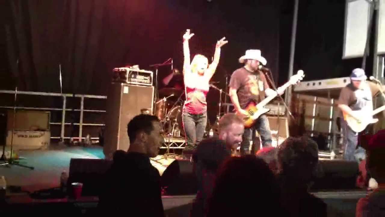 jackson taylor the sinners whiskey drinkin song live jackson taylor the sinners whiskey drinkin song live
