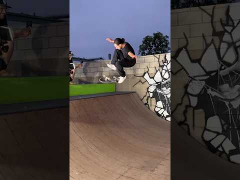 Mini ramp Monday’s ‼️🤯 Name the trick⁉️ #miniramp #ramps #skate #skateclips