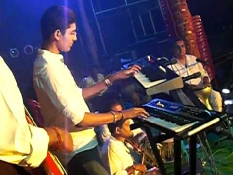 Mundhinam Parthene song from Varanam Ayiram