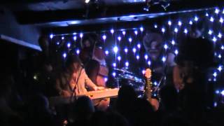 Watch Hothouse Flowers Seoladh Na Ngamhna video