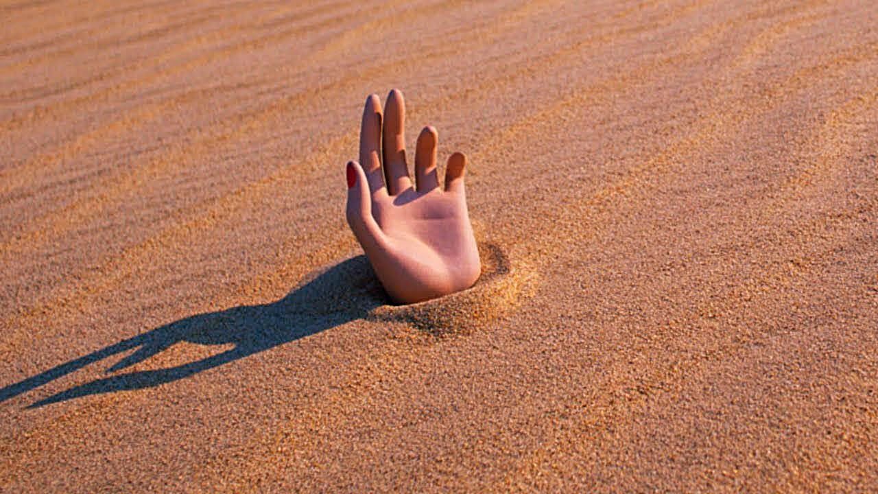 Милаха Берри на песке 