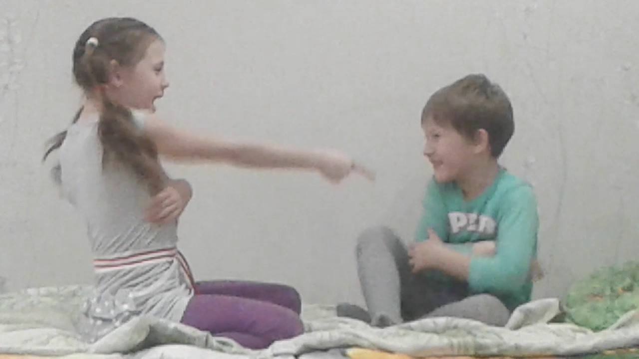 Младший брат трахнул сестру балерину