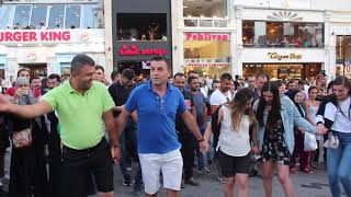 Taksi̇m Kürt Gençleri̇ Yiktiyor