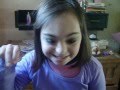 Grabando a mi hermana mientras cree que le saco fotos