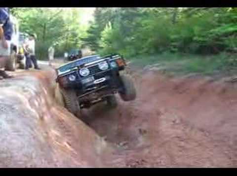 P38A Range Rover Classic off road 4x4 mud sliding difficult snatch strap