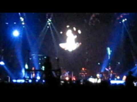 Концерт Depeche Mode в Дюссельдорфе (Германия) 27.02.2010, ролик 1
