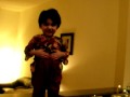Zonaira singing Aalo Mian wearing Shalwar Kameez
