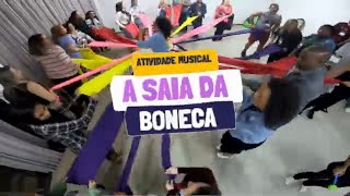 A SAIA DA BONECA - ATIVIDADE MUSICAL COM BAMBOLÊ E PANOS COLORIDOS | MÊS DO FOLC