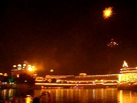 amritsar golden temple diwali. Happy Diwali 2008 Celebrating At Golden Temple Amritsar Fireworks
