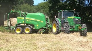 John Deere C461R Flambant Neuf Au Pressage De Foin Le Plus Gros Round John Deere 6195R