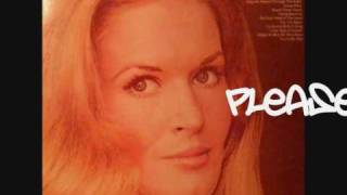 Watch Lynn Anderson Put Your Hand In The Hand video