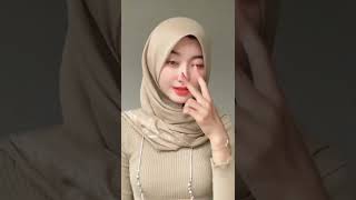 Ukhti Kumis Tipis Bikin Menggoda